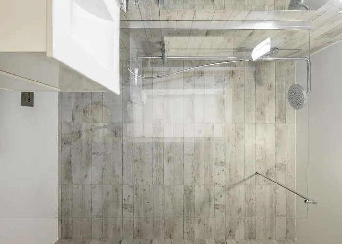 Castel 2 Au Centre De Gare Sncf Menton